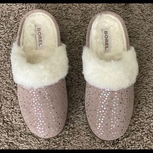 NWOT SOREL Ladies Fuzzy Slippers